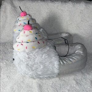 Wonder Nation Silver and White Kids Slippers